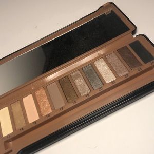 Pure Exposed Eyeshadow palette by crown
